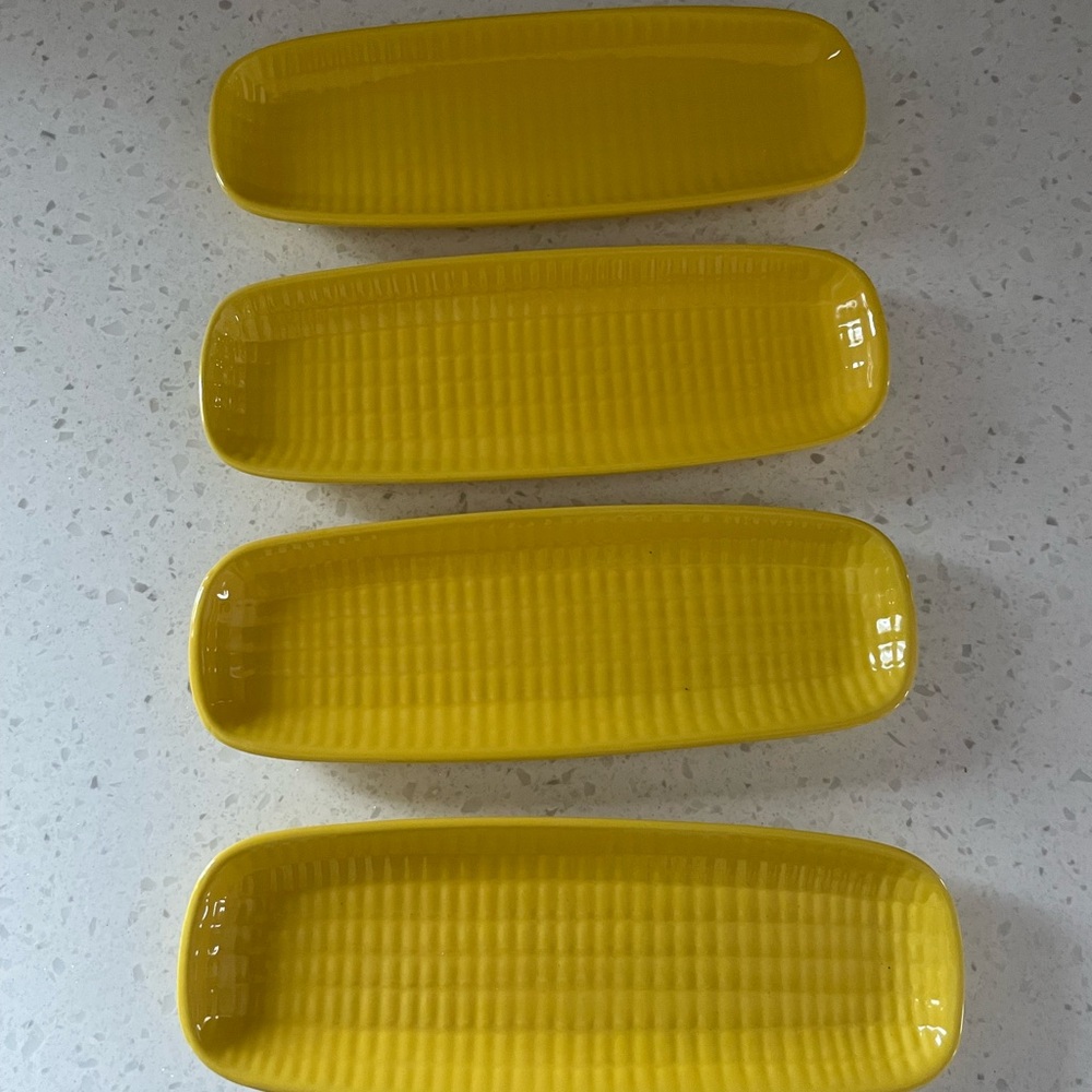 Set of 4 CRATE & BARREL Corn on the Cob Holder Yellow Serving Dishes Summer